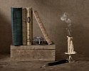 Натюрморт с книгами и свечой